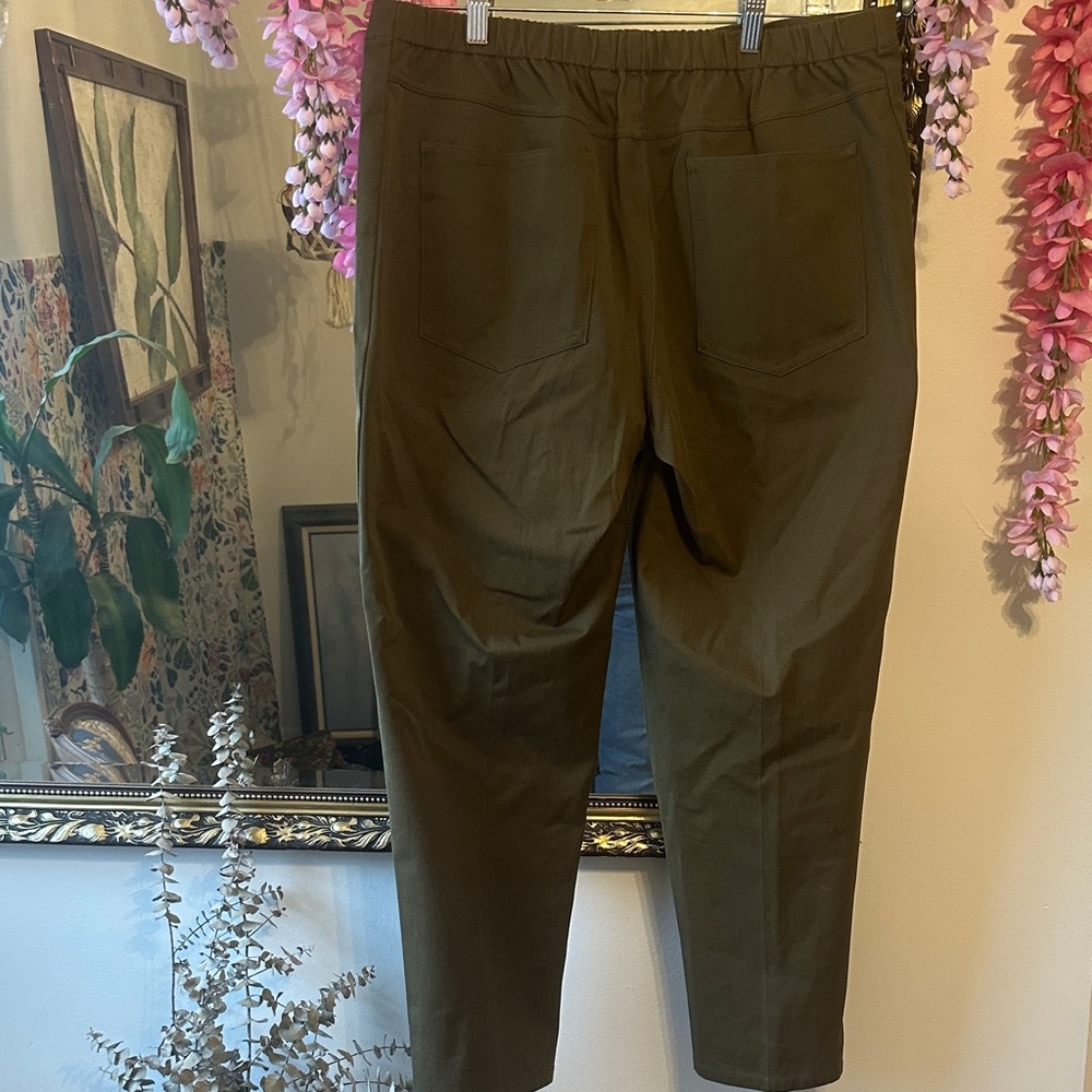 Isaac Mizrah Live Olive Green Pants - Picture 4 of 5
